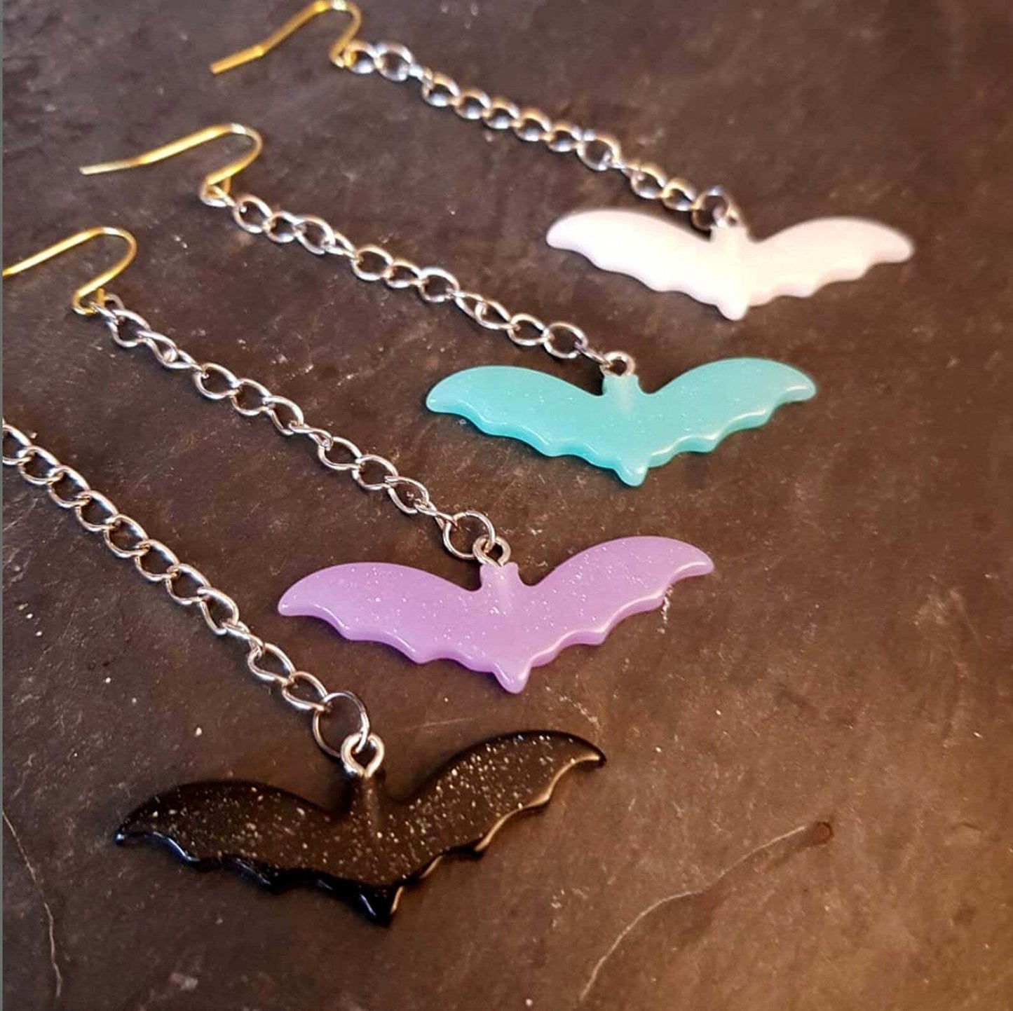HALLOWEEN - Glitter Bat resin øreringe - Sort Blå Lilla Hvid