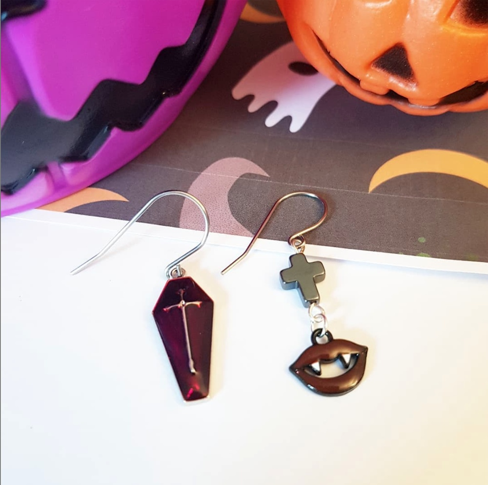 HALLOWEEN smykker - Vampire Mouth and Coffin øreringe - Velvet Red