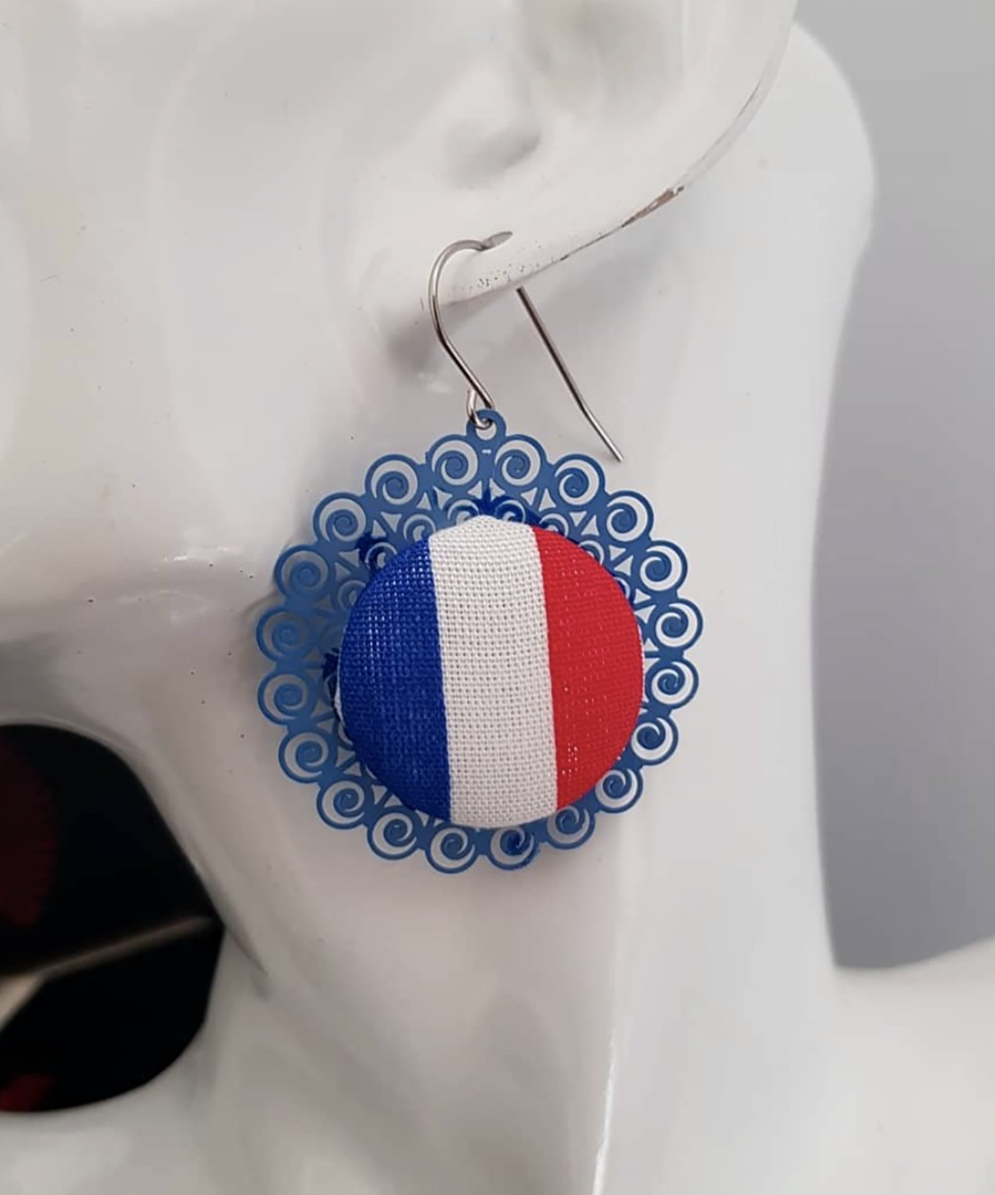"Cheer for Your Team: Eye-Catching French Flag Earrings"