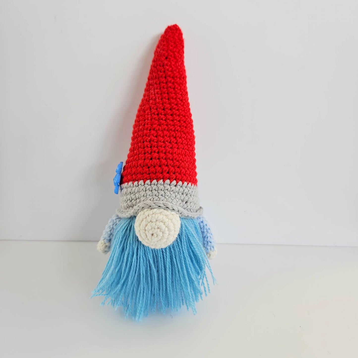 Handgemachter gehäkelter Nisse-Wichtel | Einzigartiges skandinavisches Tomte-Ornament | Gemütliches dänisches Weihnachtsdekor