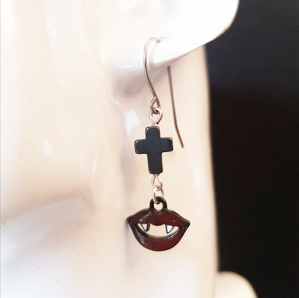 HALLOWEEN jewellery - Vampire Mouth and Coffin earrings - Velvet Red