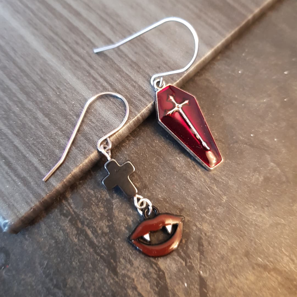 HALLOWEEN jewellery - Vampire Mouth and Coffin earrings - Velvet Red