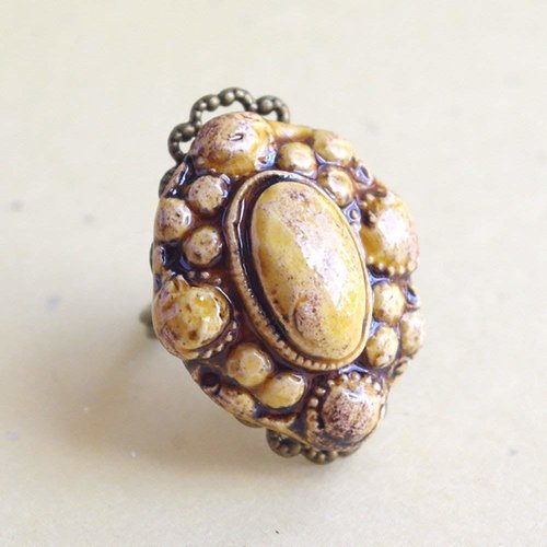 "Discover timeless elegance with our exquisite Honey Ceramic Baroque Ring. 🍯💫"