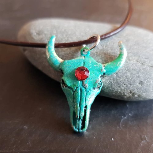 Southwestern Green Bull Skull Necklaces Pendant: Artisanal Charm