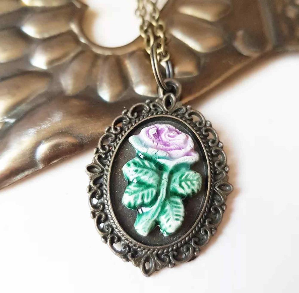 Cameo flower Shabby chic necklace - rose