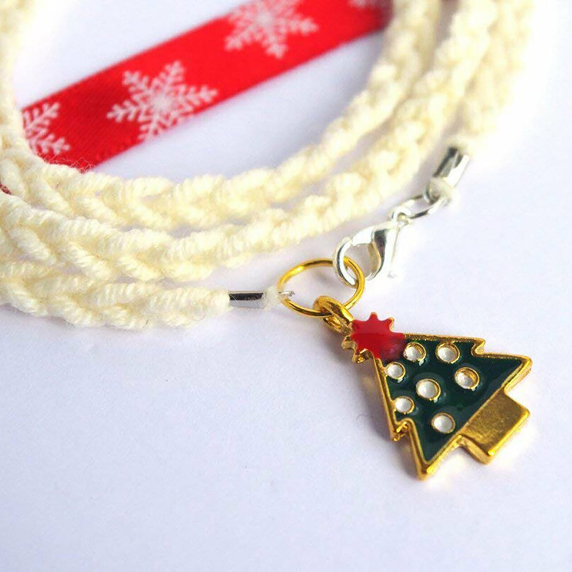 Christmas Crochet Bracelet with xmas charm - C o c o F l o w e r