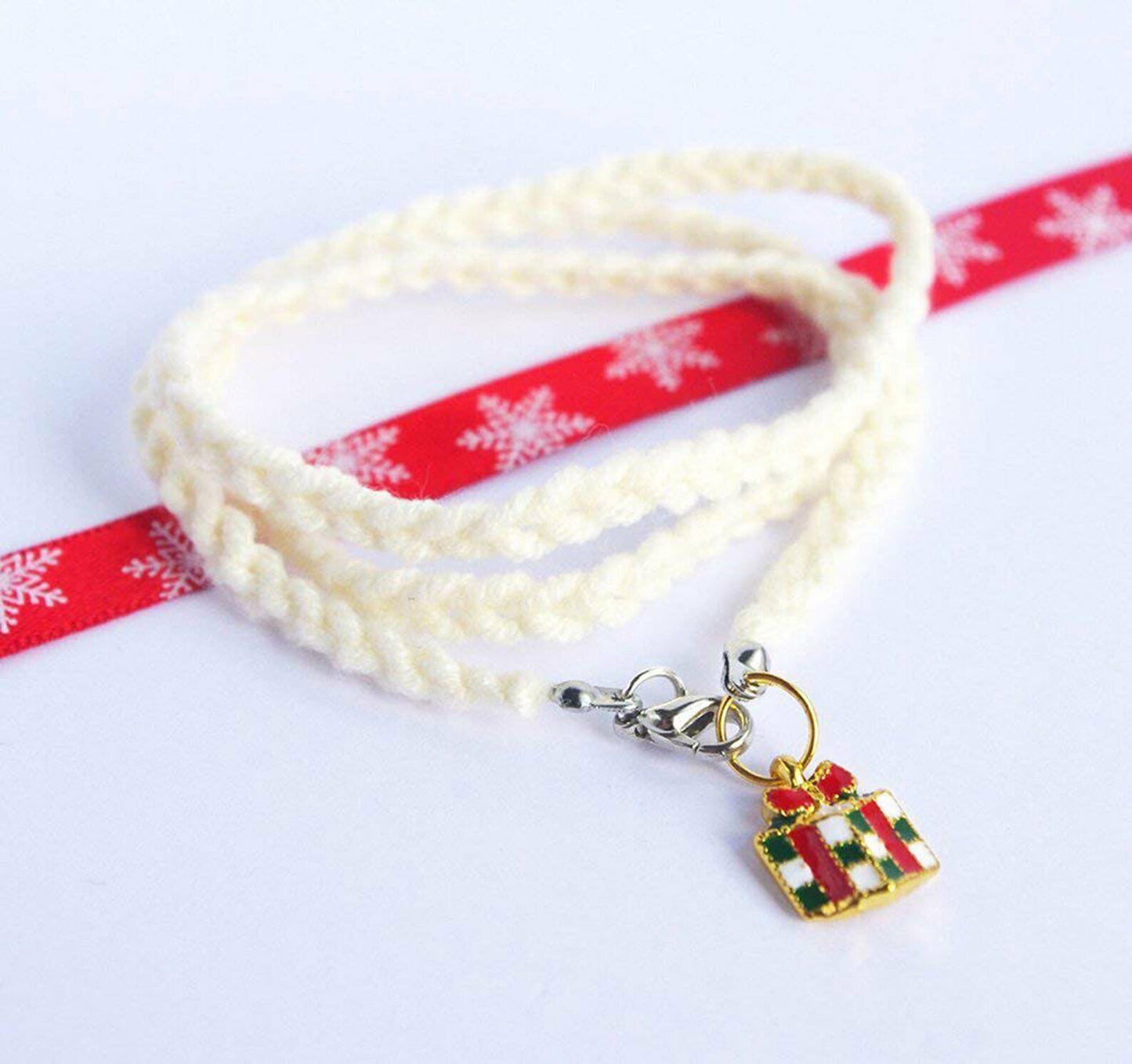 Christmas Crochet Bracelet with xmas charm - C o c o F l o w e r