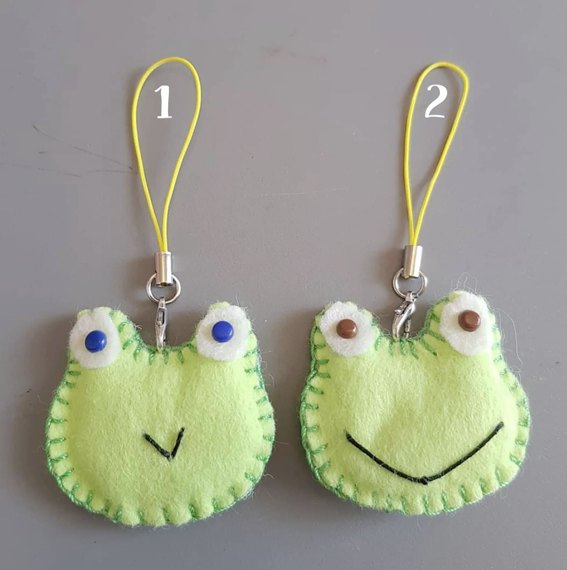 Whimsical Felt Frog Head Bag Charm - Handcrafted Delight