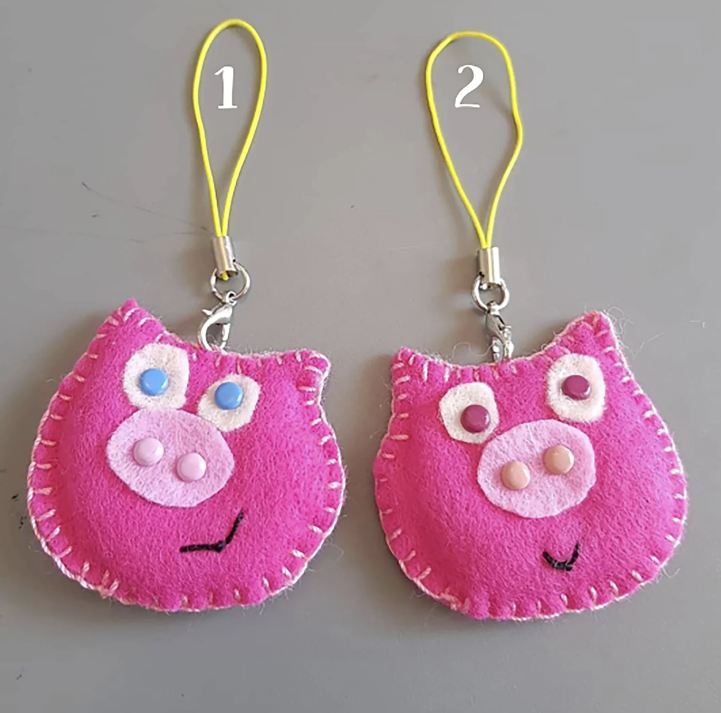 Frønøglering - Pig to Hang - Broderifilt Sødt dyrehoved med strop til bakpack eller nøgle