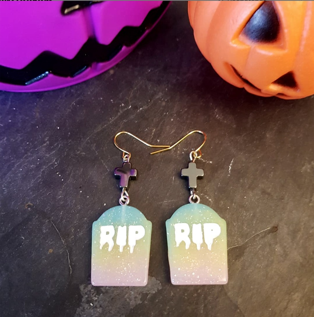 "Halloween Fun with Kawaii Earrings: Cross and Tombstone Design"
