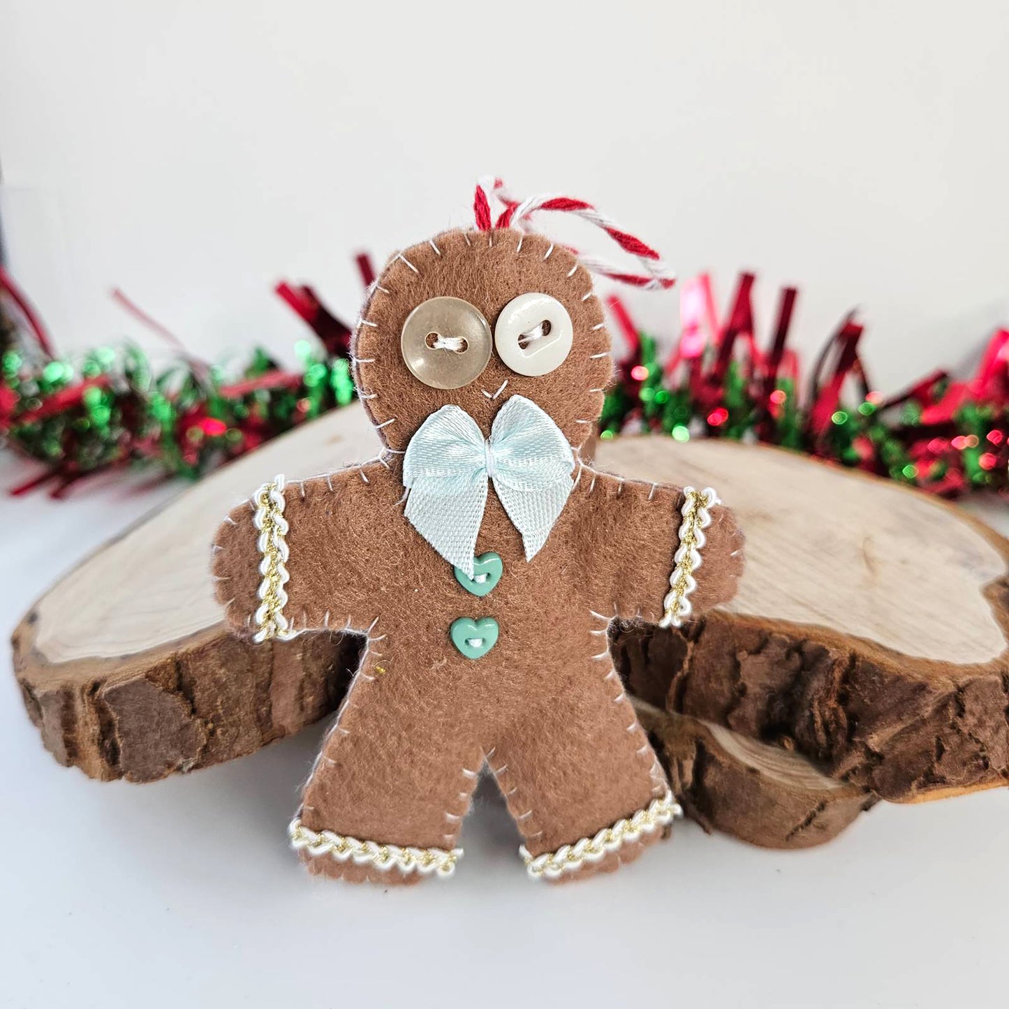 Handcrafted Gingerbread Man Ornament Felt Christmas Decoration Embroidered Holiday Hanging Decor Cute Xmas Gift