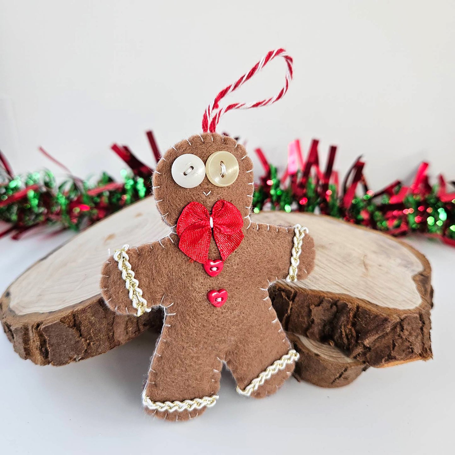 Handcrafted Gingerbread Man Ornament Felt Christmas Decoration Embroidered Holiday Hanging Decor Cute Xmas Gift