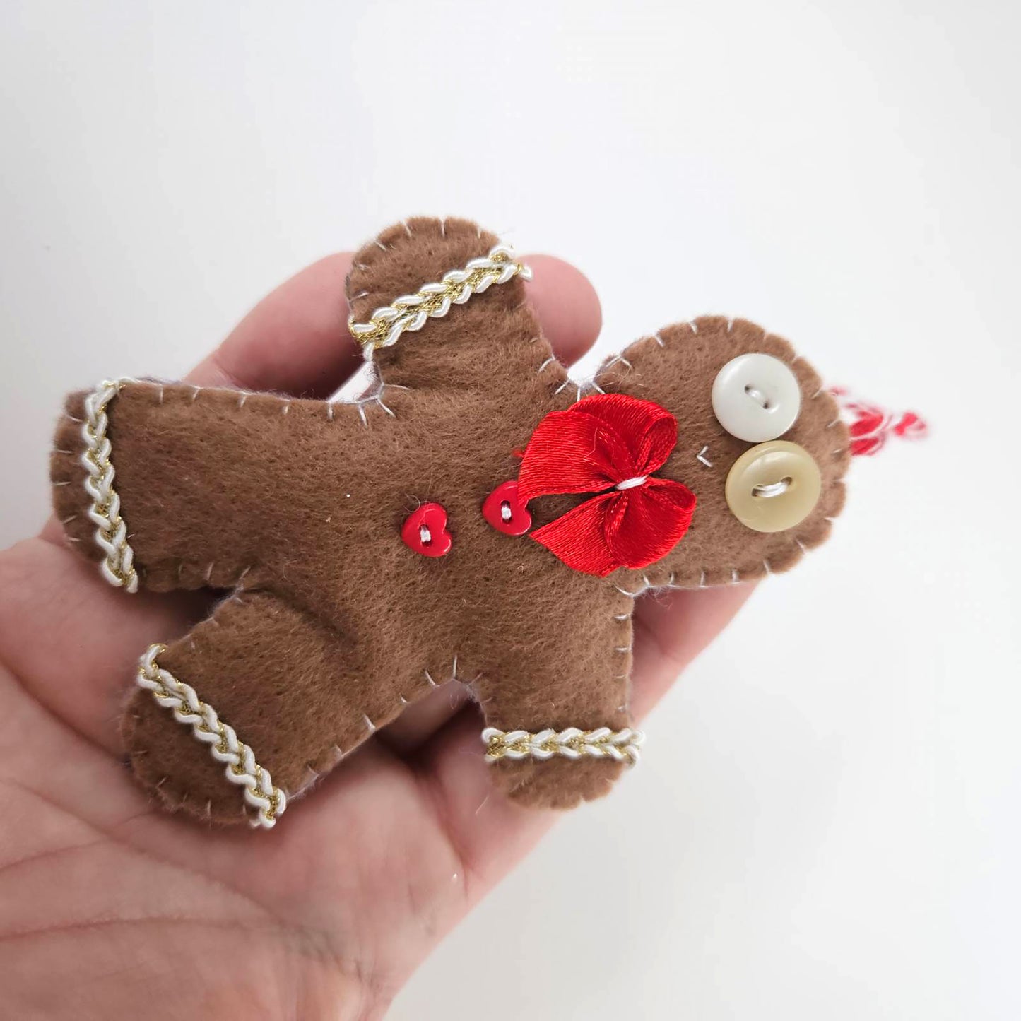 Handcrafted Gingerbread Man Ornament Felt Christmas Decoration Embroidered Holiday Hanging Decor Cute Xmas Gift