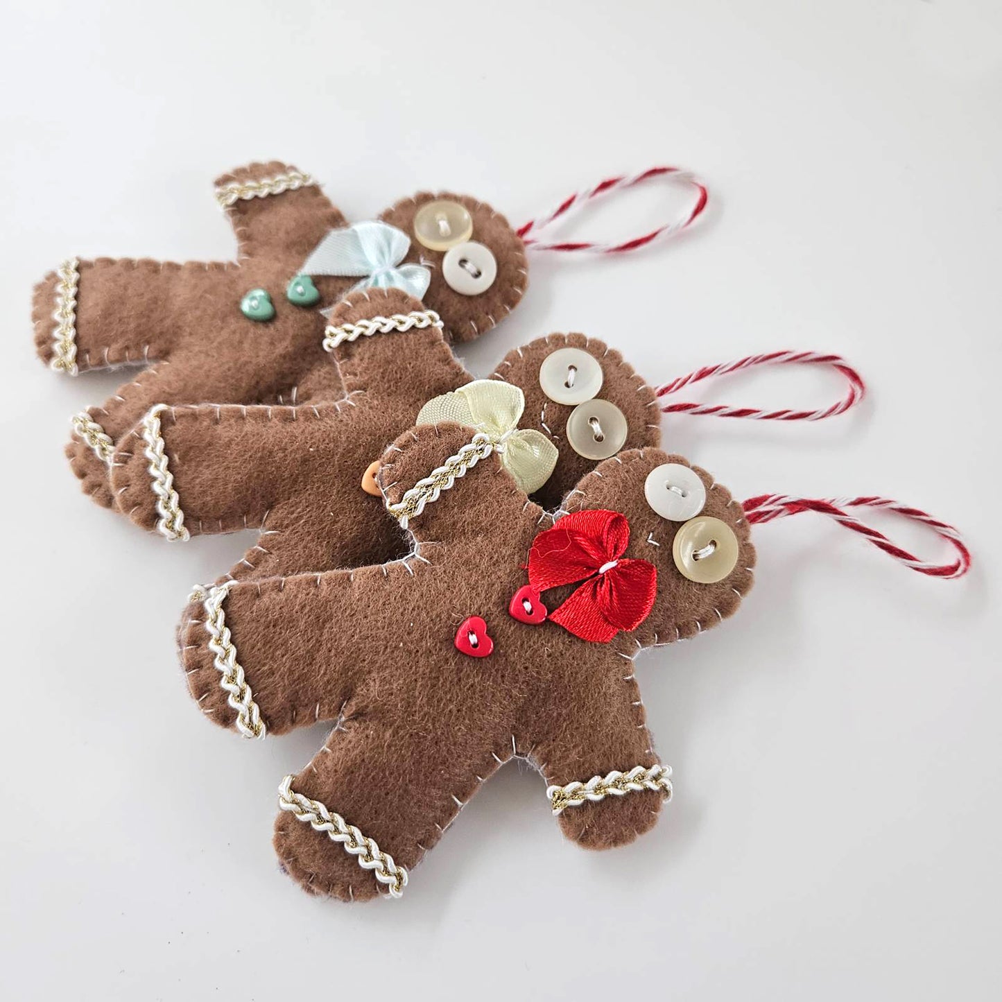 Handcrafted Gingerbread Man Ornament Felt Christmas Decoration Embroidered Holiday Hanging Decor Cute Xmas Gift