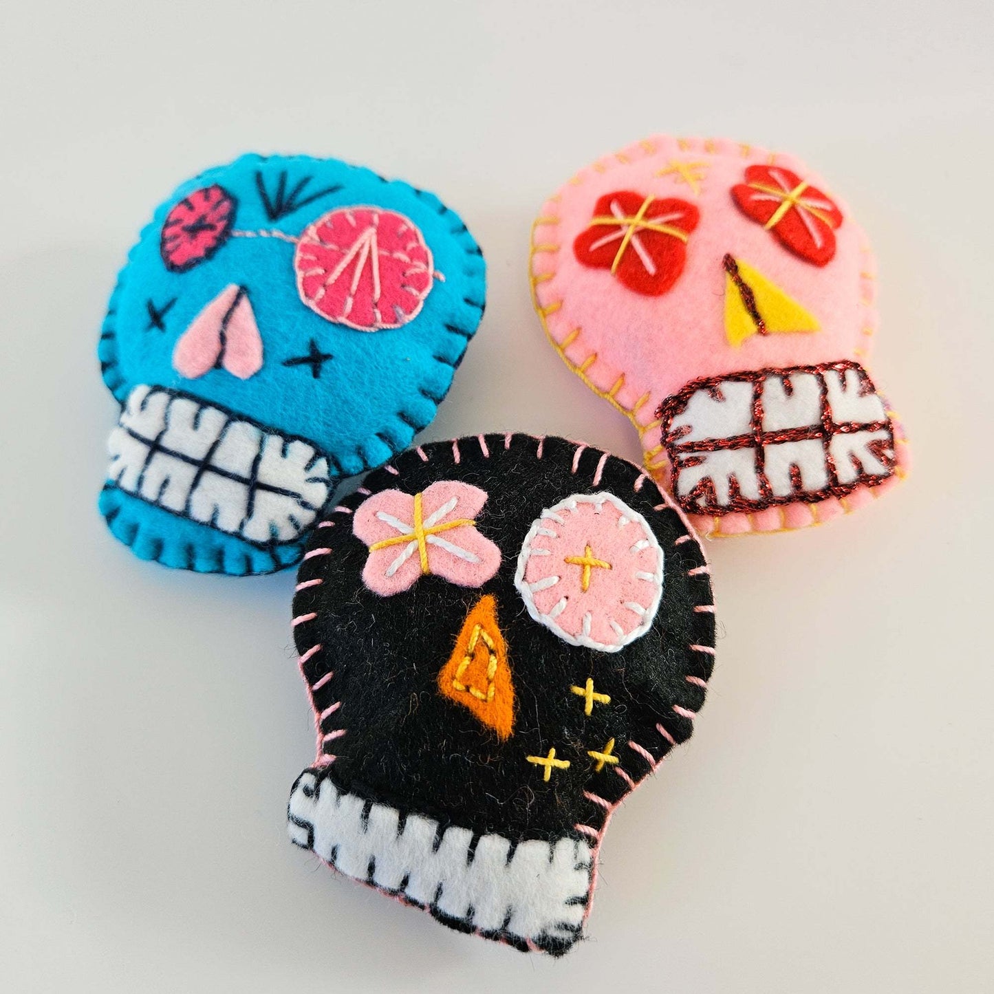 Bestickte Sugar Skull Brosche - Gruselige Wandkunst Dekoration