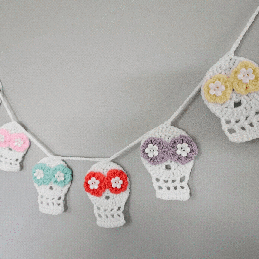 Add an edgy twist to your decor with our Sugar Skull Garland, meticulously crafted for rock enthusiasts.