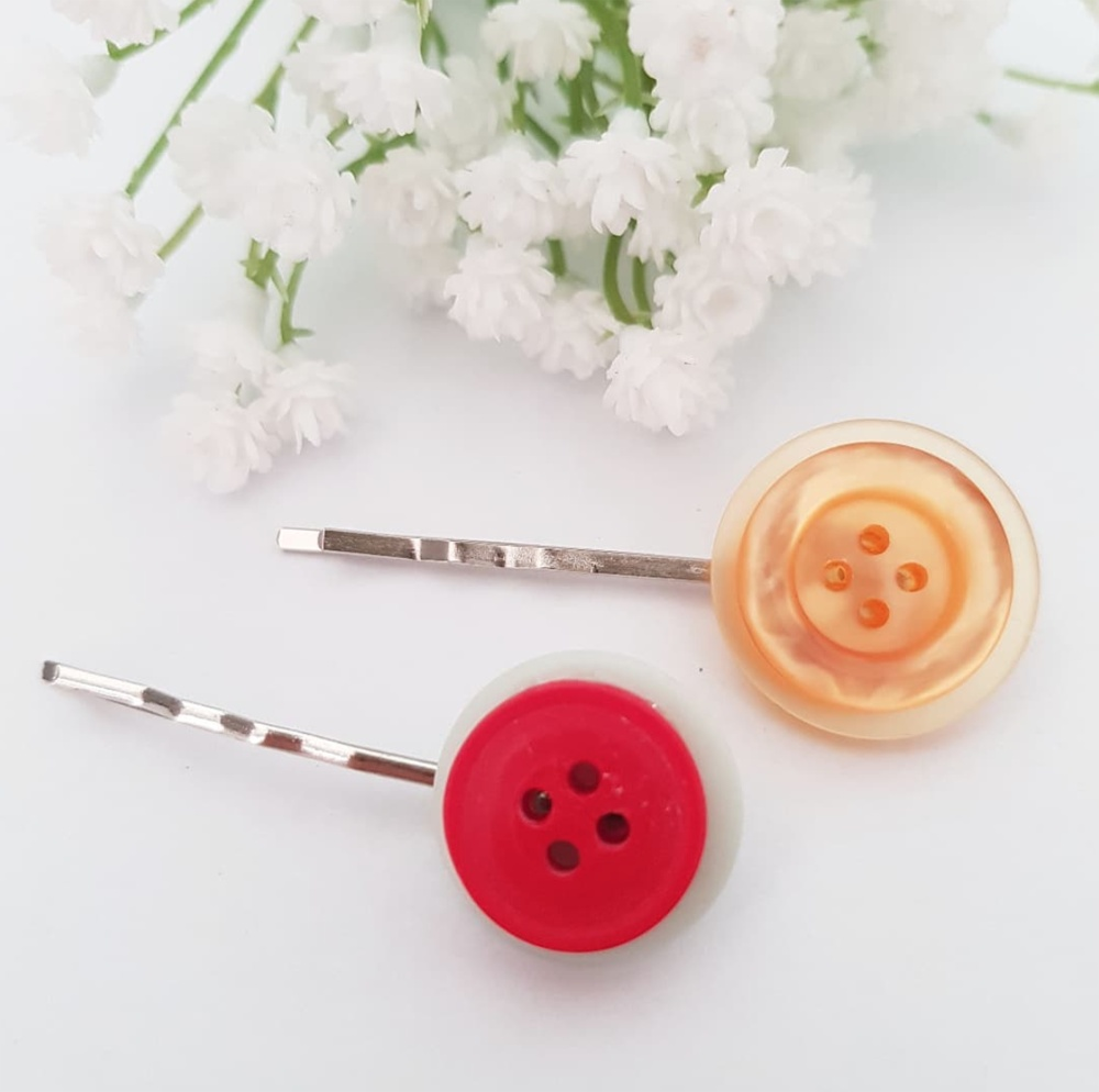 "Zero Waste Gift - Vintage Revival: Transform Your Hairstyle with These Charming Hair Pins Made from Reclaimed Buttons 🌺 #VintageRevival #SustainableFashion"